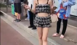 美女不穿衣服的视频